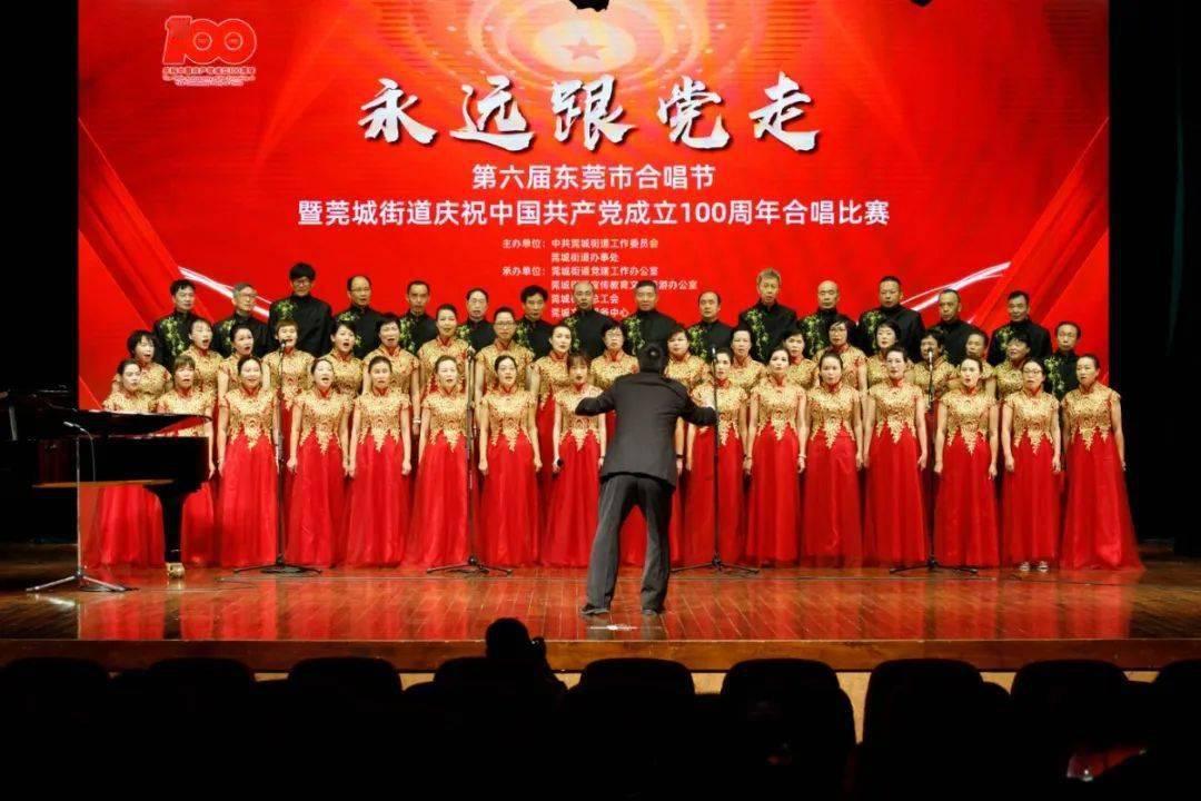 姐姐23岁妹妹22岁弟弟20岁我们三个手牵手挽胳膊在一起玩她们的闺蜜和女同学还不乐意为什么啊？游戏画面