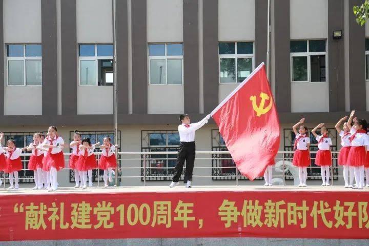 为什么小猫跟相亲对象玩了一会就失踪了？游戏画面