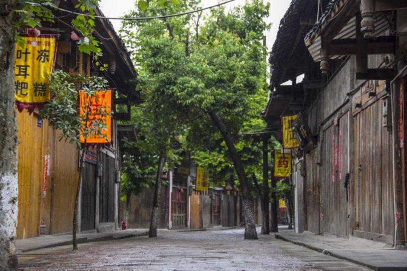 下周阴雨霸屏，前半周升温，后半周气温逐渐下探，雨水+北风，寒意更重
